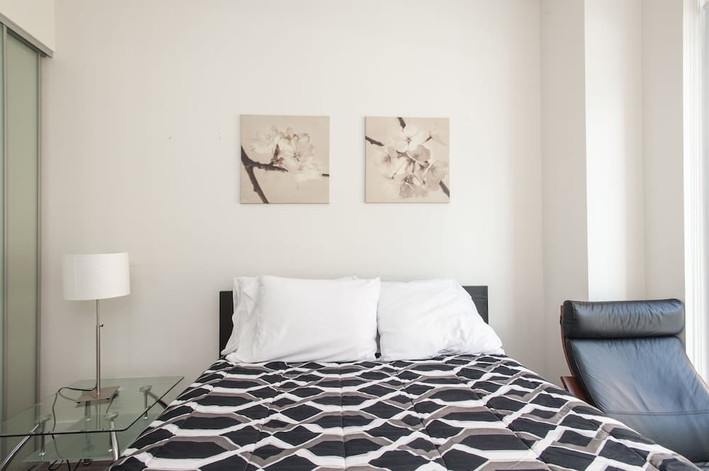 Velvet Stays – CN Tower and Convention Center