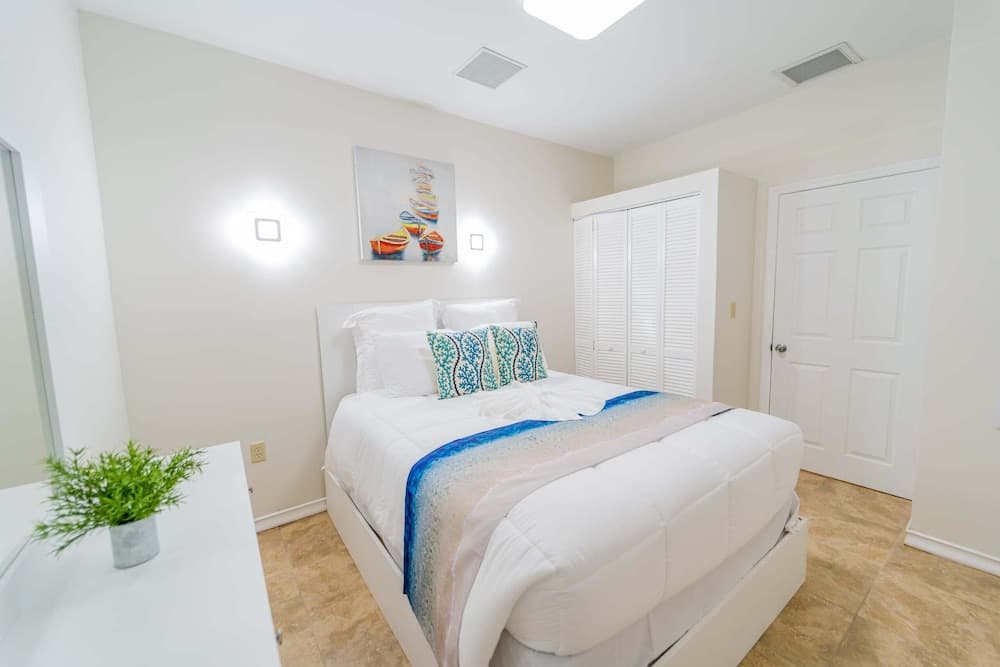 Le Bleu Bed and Breakfast