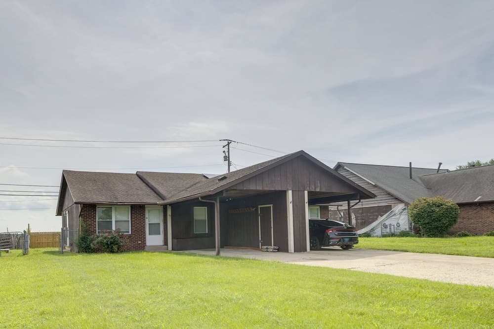 12 Mi to St Louis: Pet-friendly Metro East Home