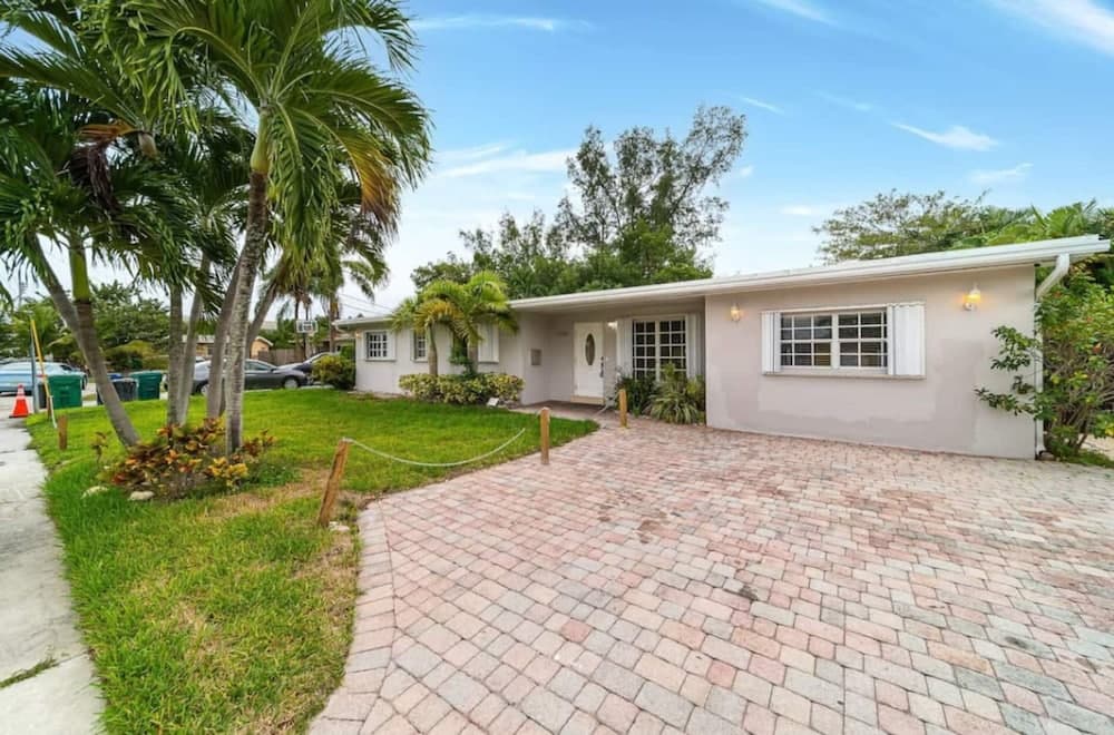 Heated Pool Home Near Beach