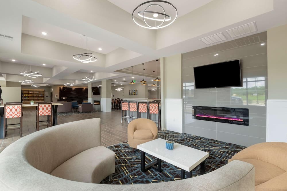 La Quinta Inn & Suites by Wyndham Coralville Iowa City