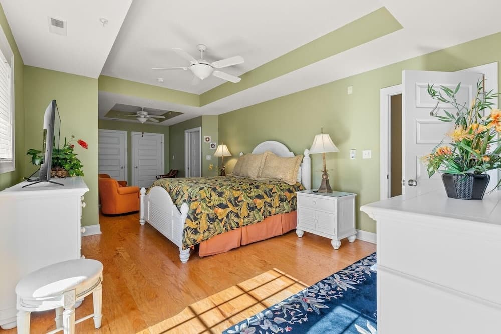 The Charleston 201 4 Bedroom Townhouse by RedAwning