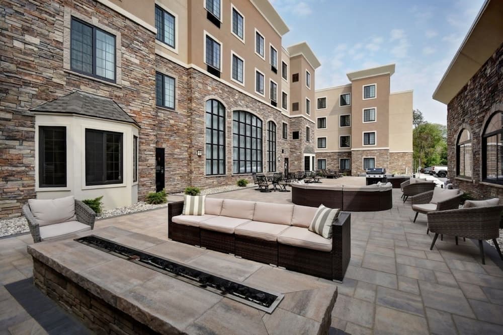 Staybridge Suites Southgate Detroit Area by IHG