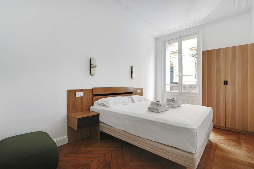 Elegant in Neuilly-sur-seine: A Charming Retreat