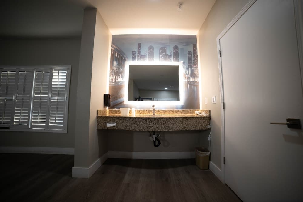 Mid City Inn and Suites