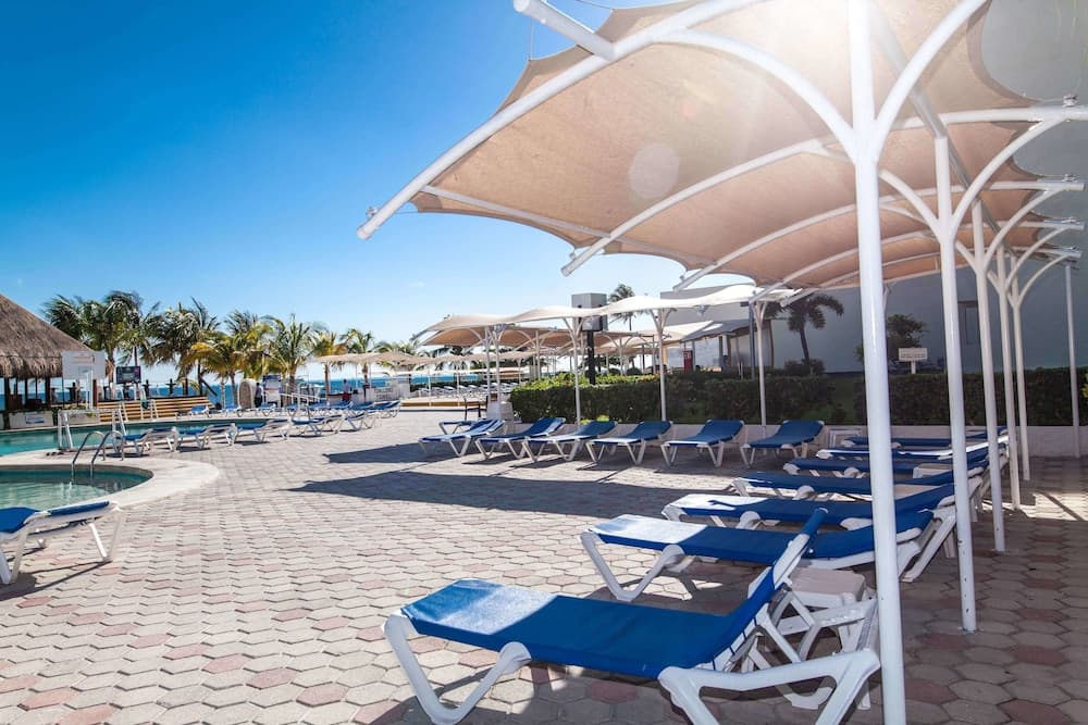 Aquamarina Beach Hotel