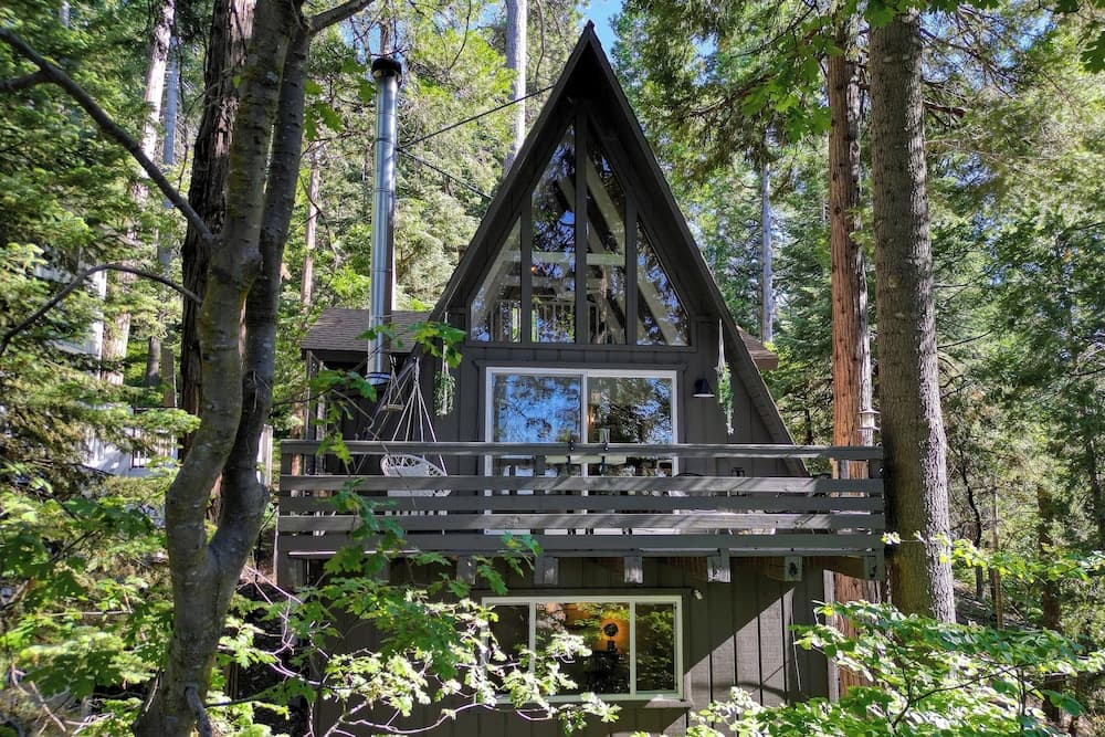 A-frame Retreat Chic and Modern Forest Views, Hammock, Outdoor Dining, Decks
