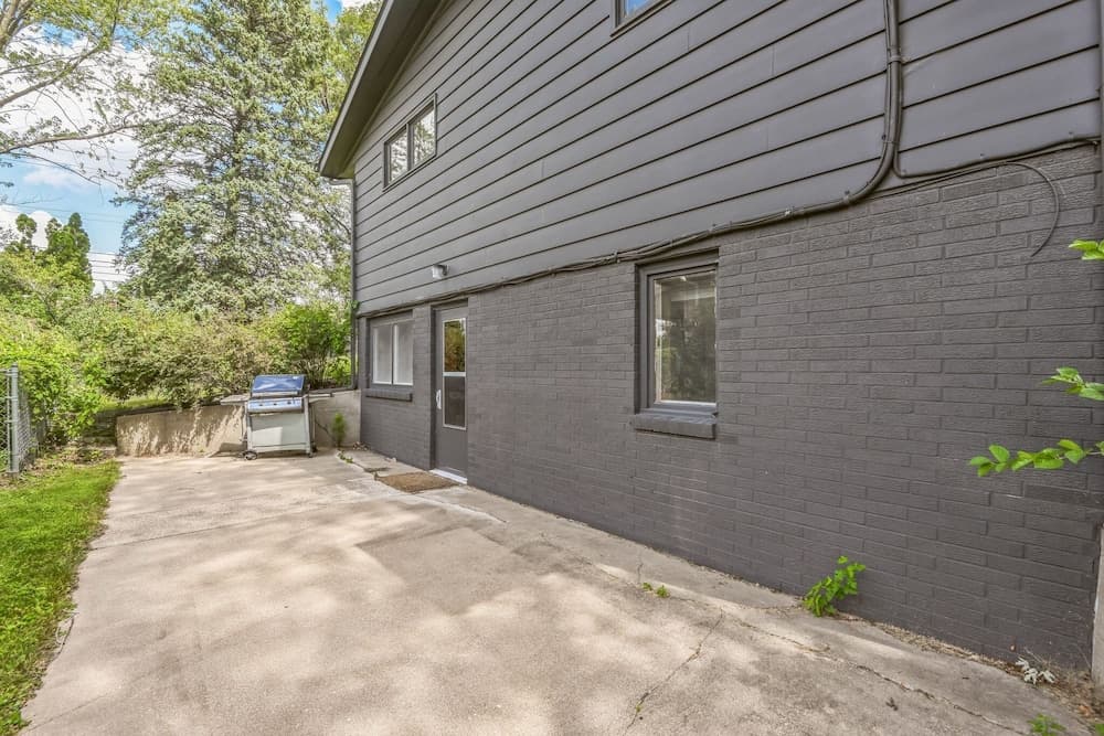 Iowa City 4br Backyard Walk To Stadium 4 Bedroom Home