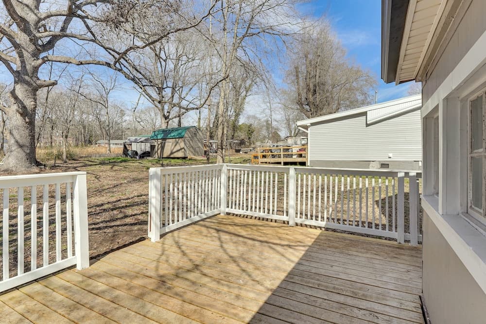 Close to Shops, Eats & Hospital: Roxboro Retreat