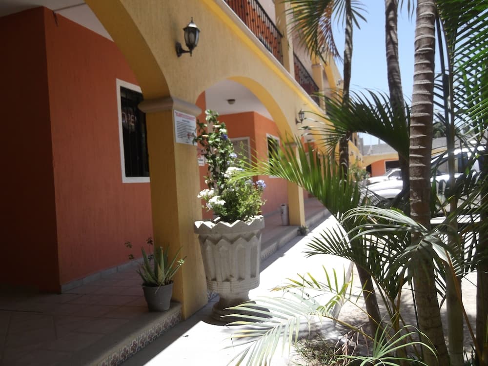 Hotel Plaza Los Arcos