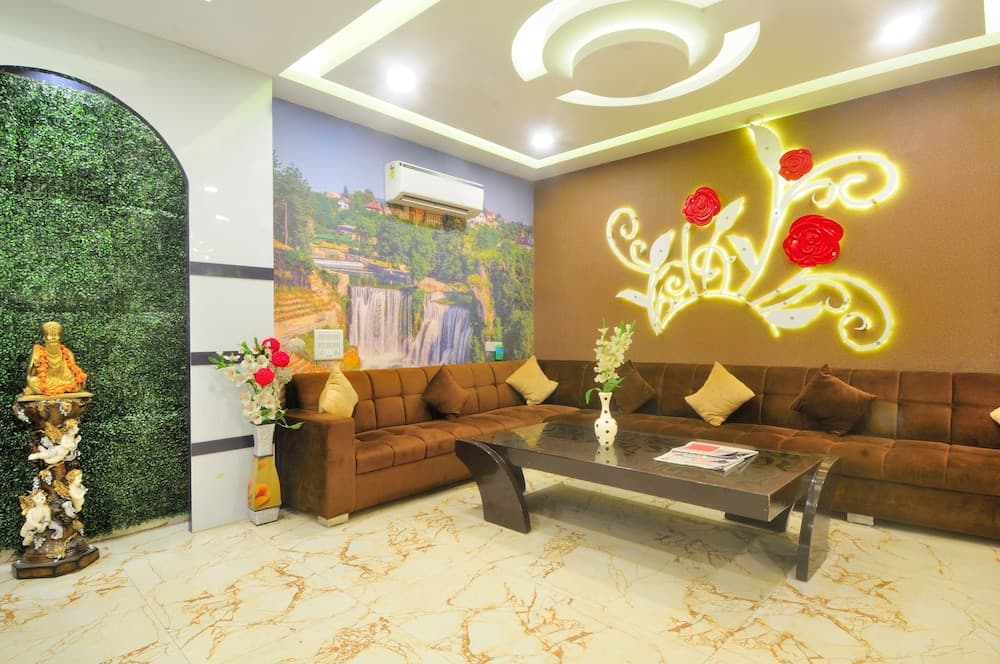 Check In Room Chuna Mandi