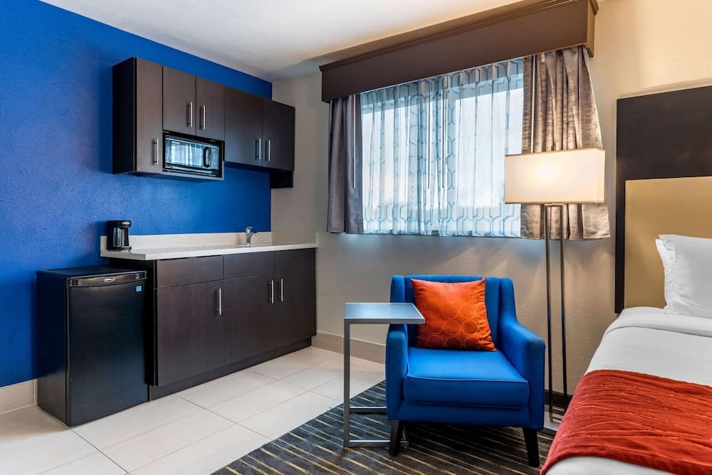 Comfort Inn & Suites Tigard near Washington Square