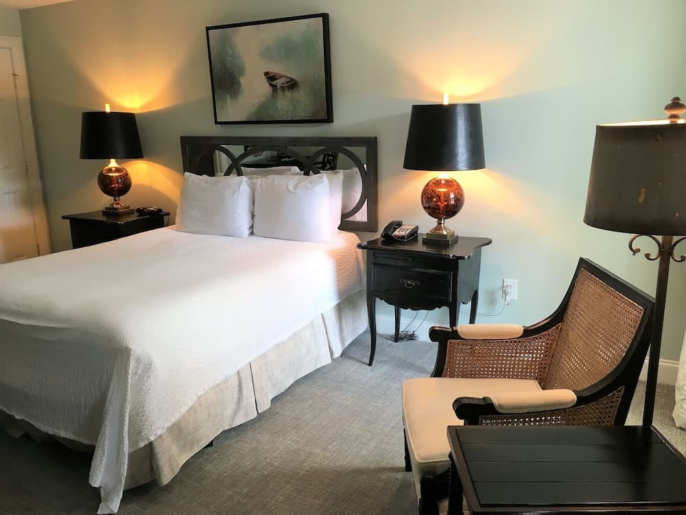 Carriage House Inn
