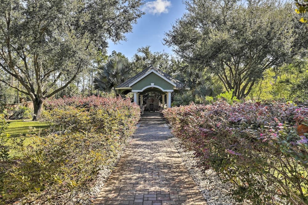 Luxurious Home w/ Private Pool & Lanai Near Tampa!