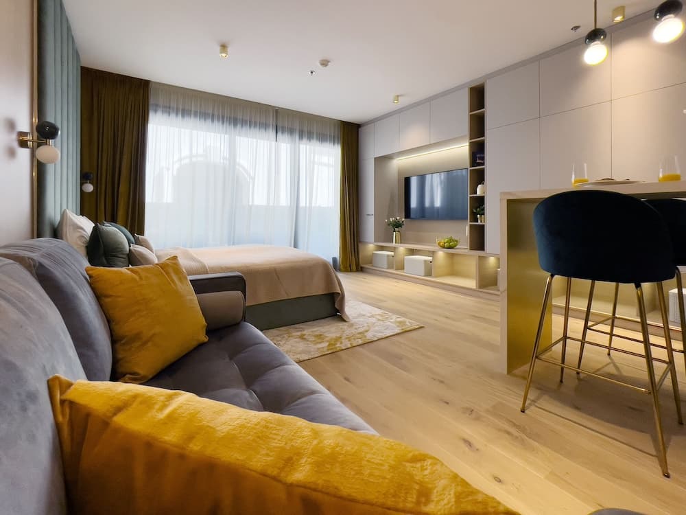 Emerald Downtown Suites