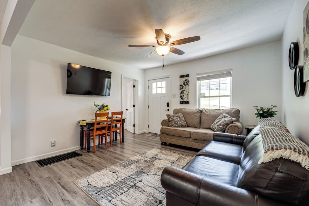 Walk to Main Street! Family Home in Williamstown