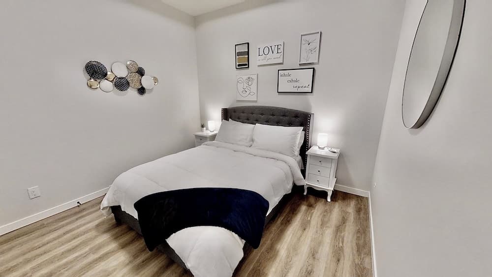 Brand New, Top Floor Condo Downtown