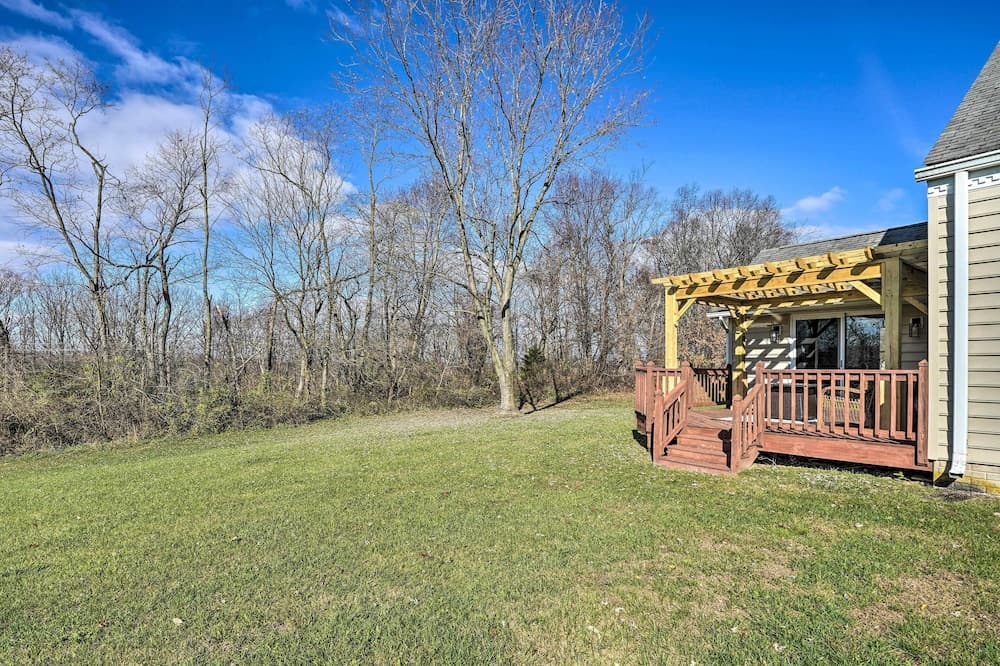 'chateau Ridge' Peaceful Retreat w/ Fire Pit!