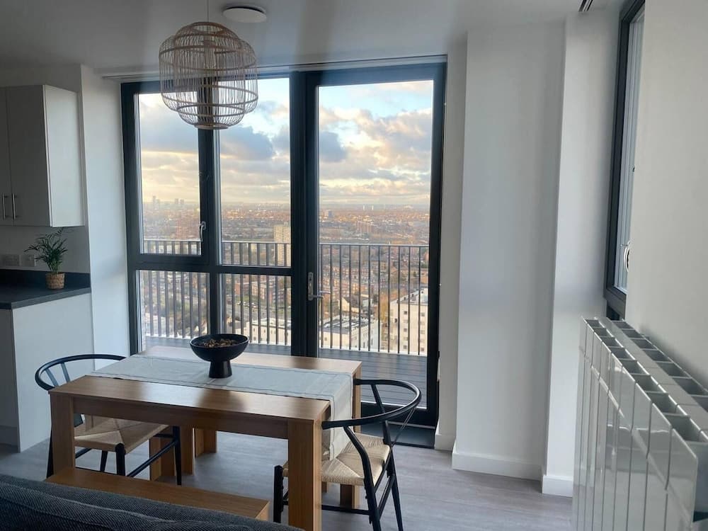 2 Bed Penthouse - Balcony - Smoking - Parking