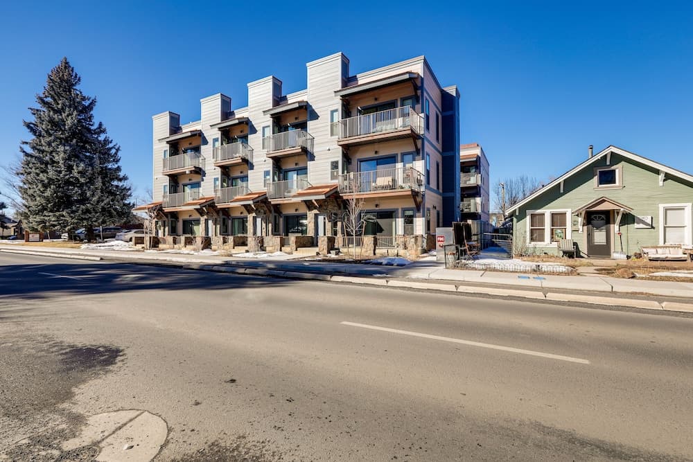 Flagstaff Townhome Near Downtown w/ Mountain Views
