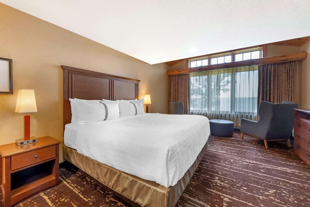 Best Western Premier The Lodge on Lake Detroit