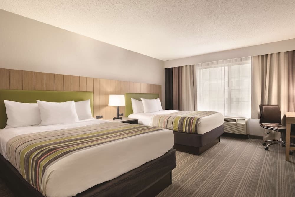 Country Inn & Suites by Radisson, Madison Southwest, WI