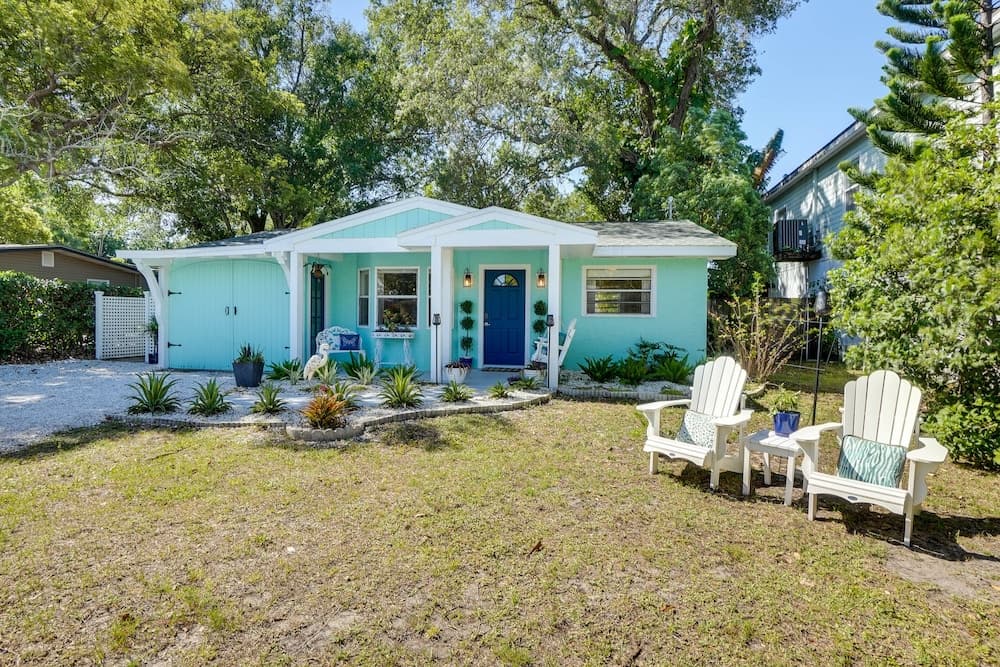 Dreamy Palm Harbor Cottage, Steps to Crystal Beach
