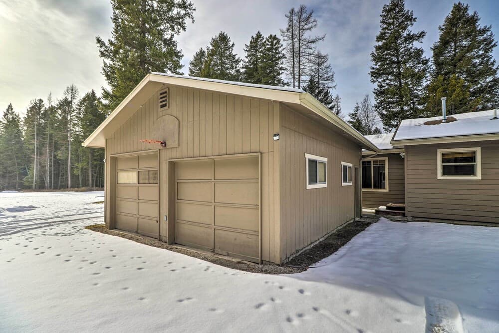 Columbia Falls Private Retreat: Pool Table & Deck!