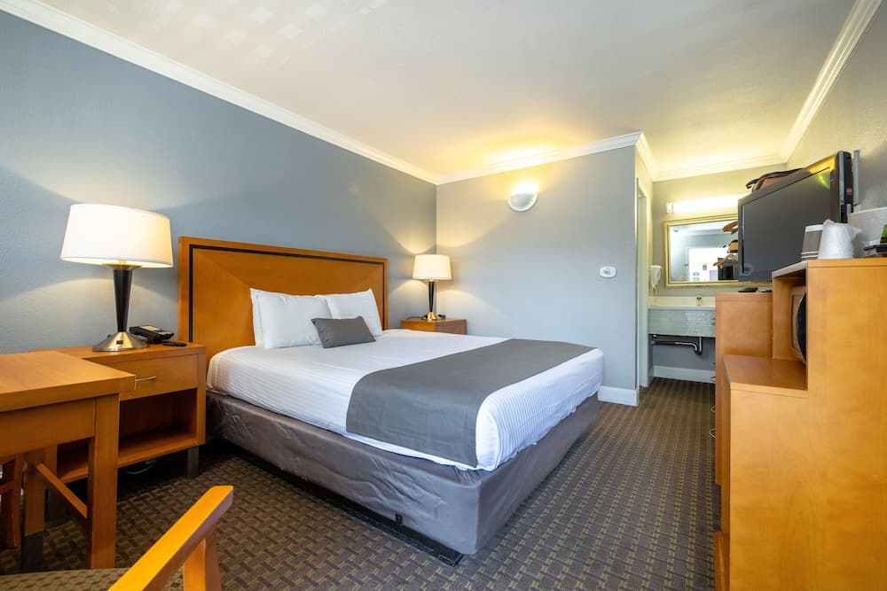 SOMA Park Inn β Civic Center
