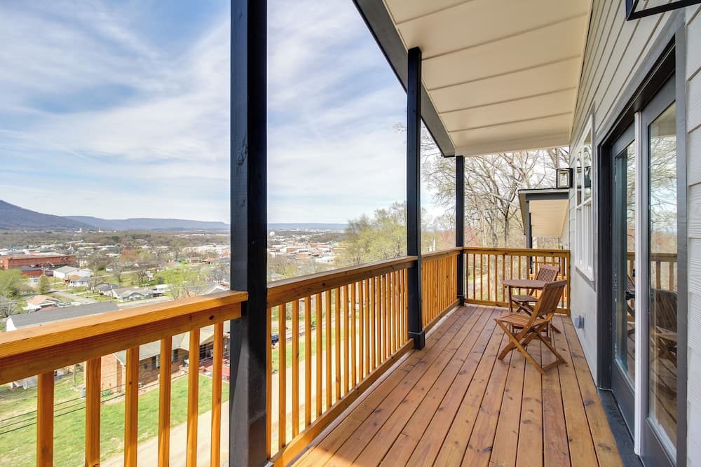 6 Mi to Chattanooga: Home w/ Balcony & Dtwn Views!