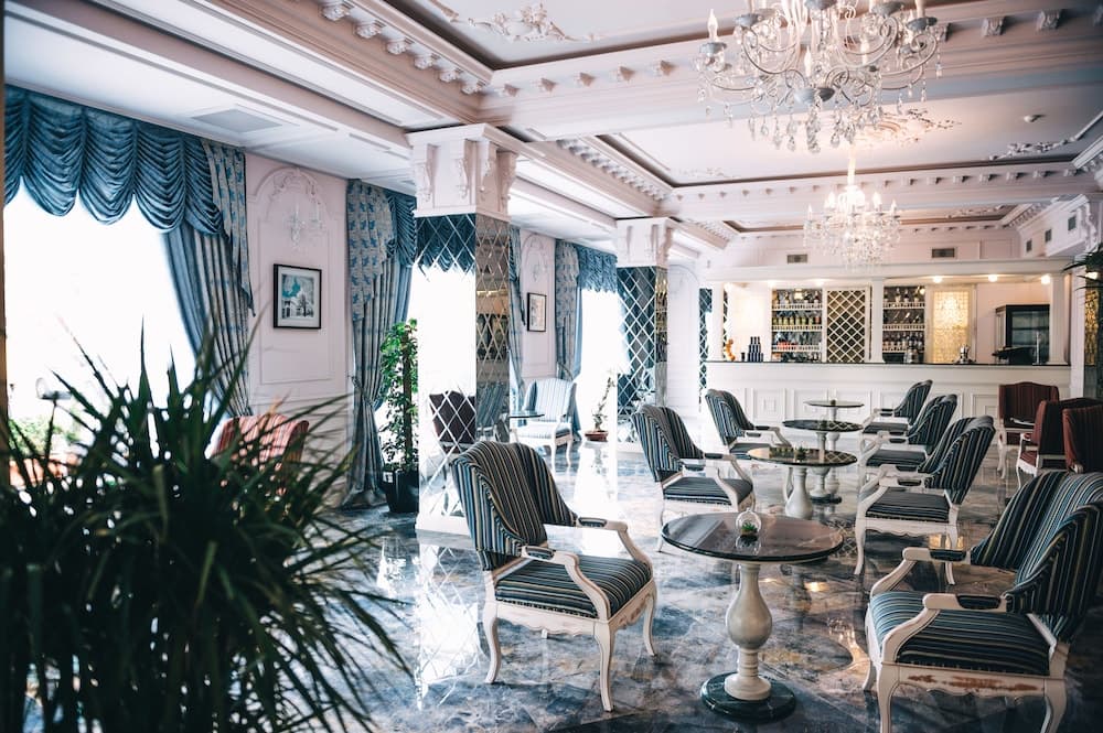 Emerald Suite Hotel