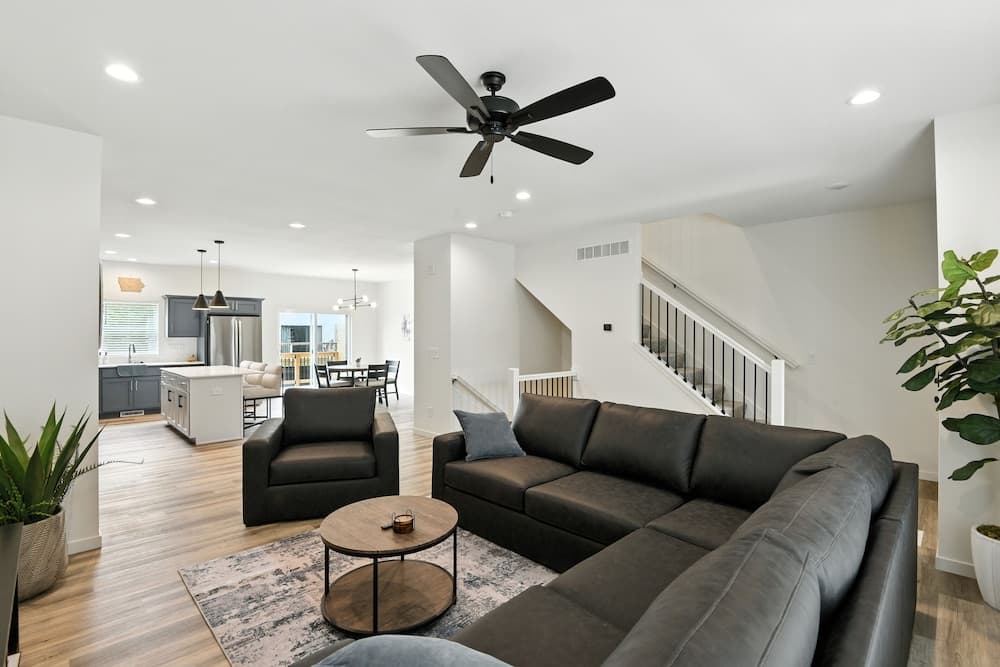 Modern Townhome Retreat In Prime Location 3 Bedroom Townhouse