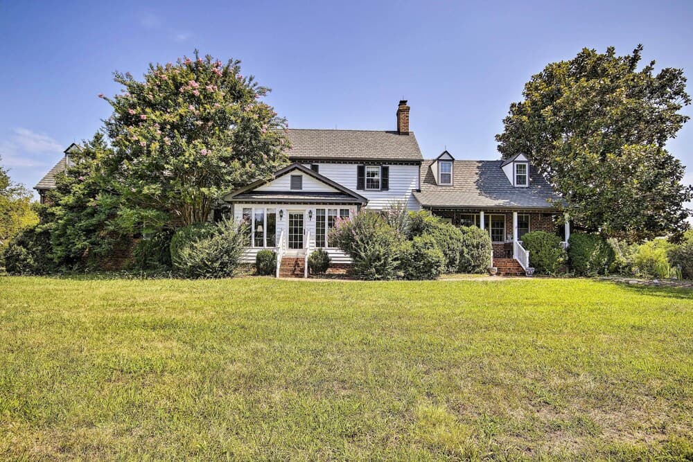 Terre Haute Manor Farmhouse w/ Gardens & Deck!