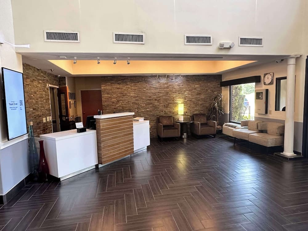 Best Western Plus Bass Hotel & Suites