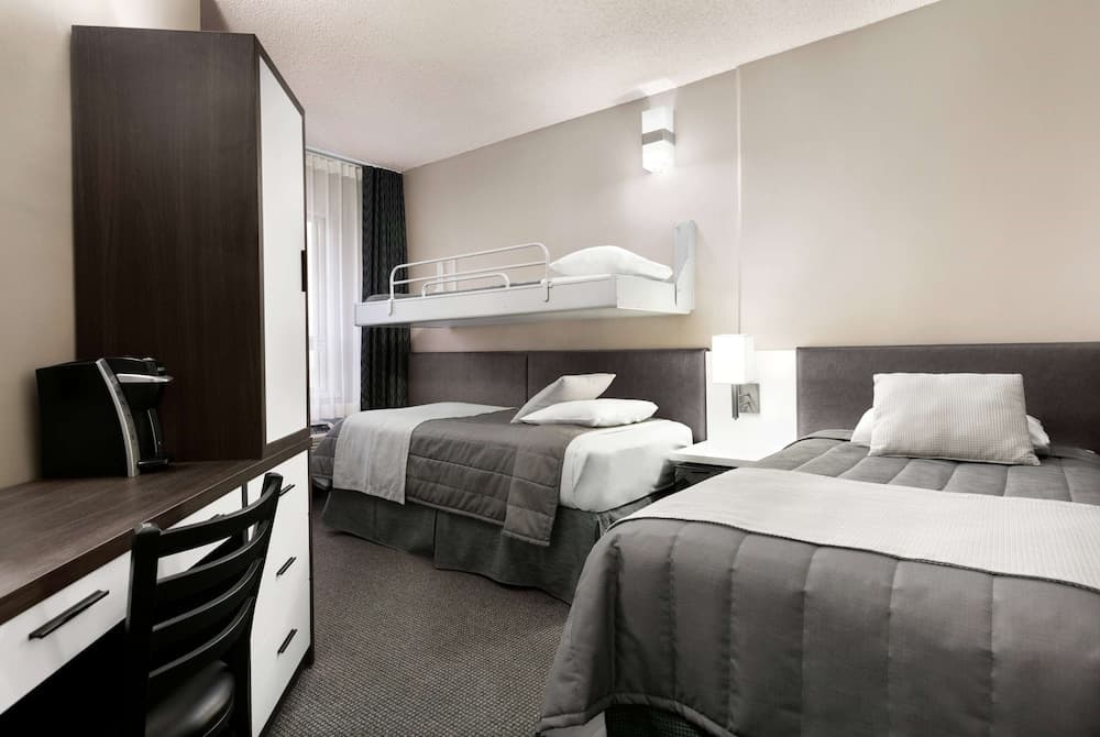Travelodge Hotel by Wyndham Montreal Centre