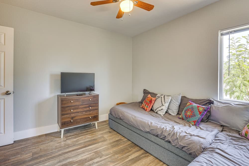 Dog-friendly North Las Vegas Home ~ 9 Mi to Strip!