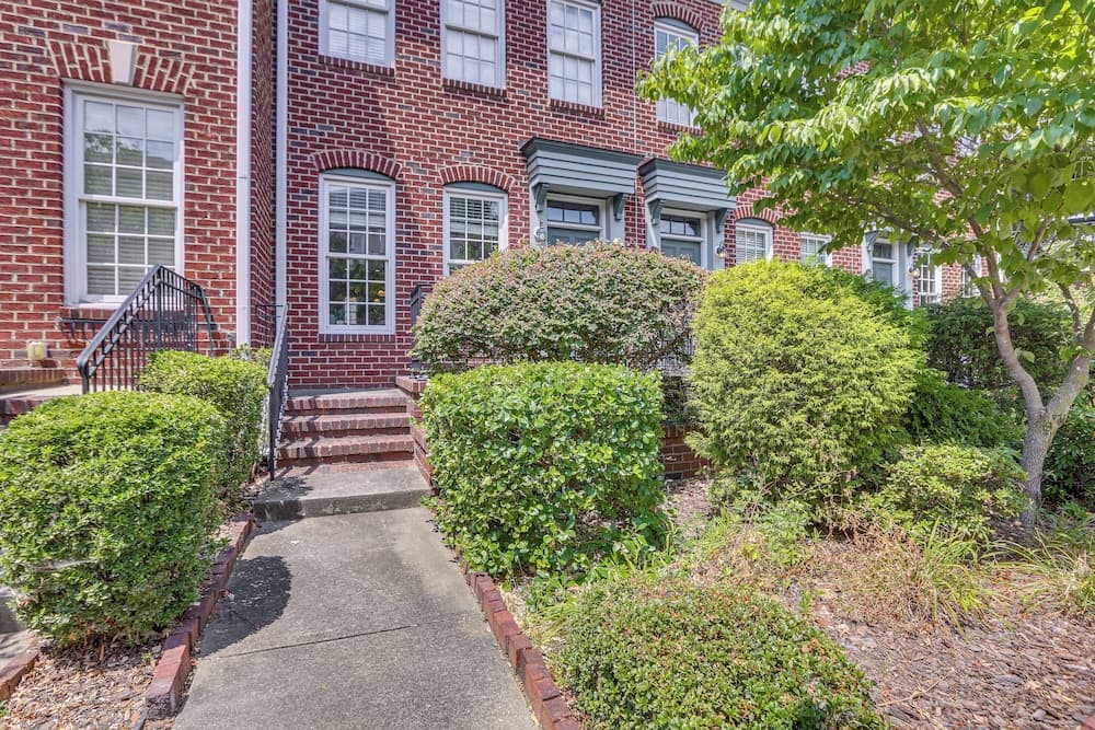 Greensboro Townhome w/ Fire Pit < 1 Mi to Downtown