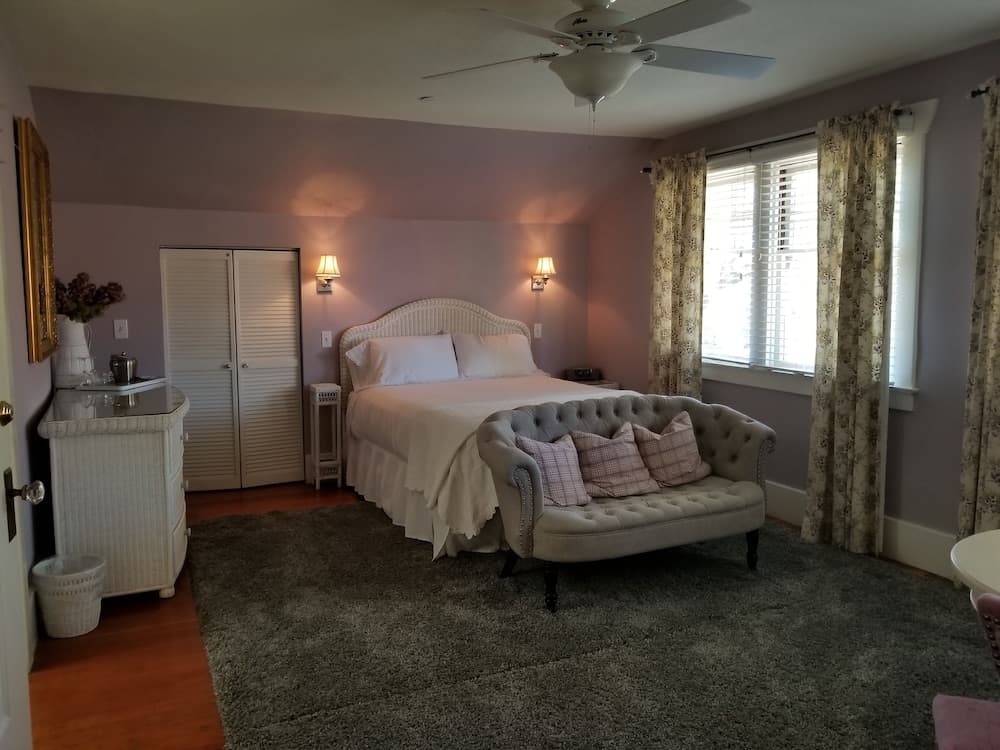 Hidden Oak Inn