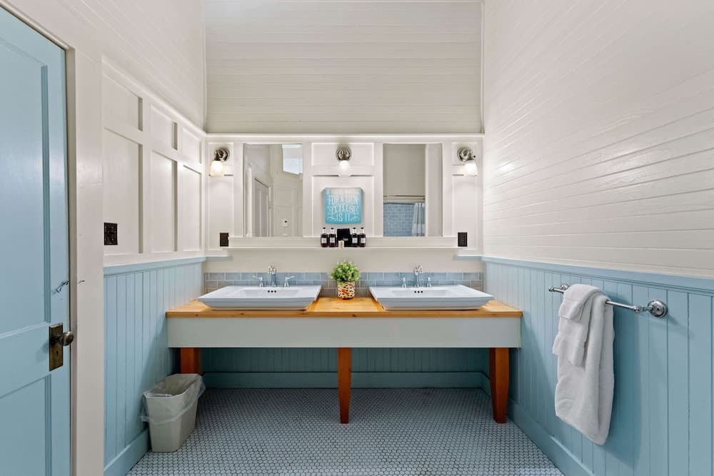 Mccloud Mercantile Hotel