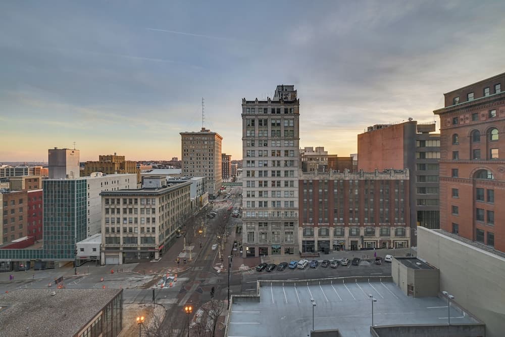 Heart of Dtwn Omaha: Historical Apt w/ Perks