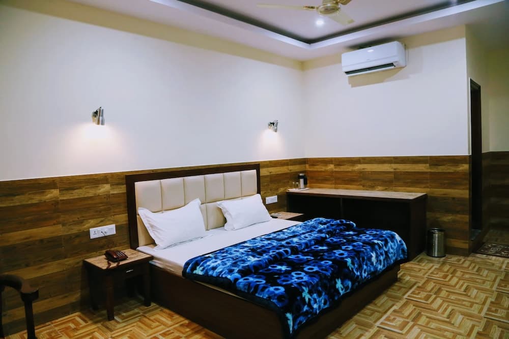 Goroomgo Hotel Vishnu Inn Dehradun