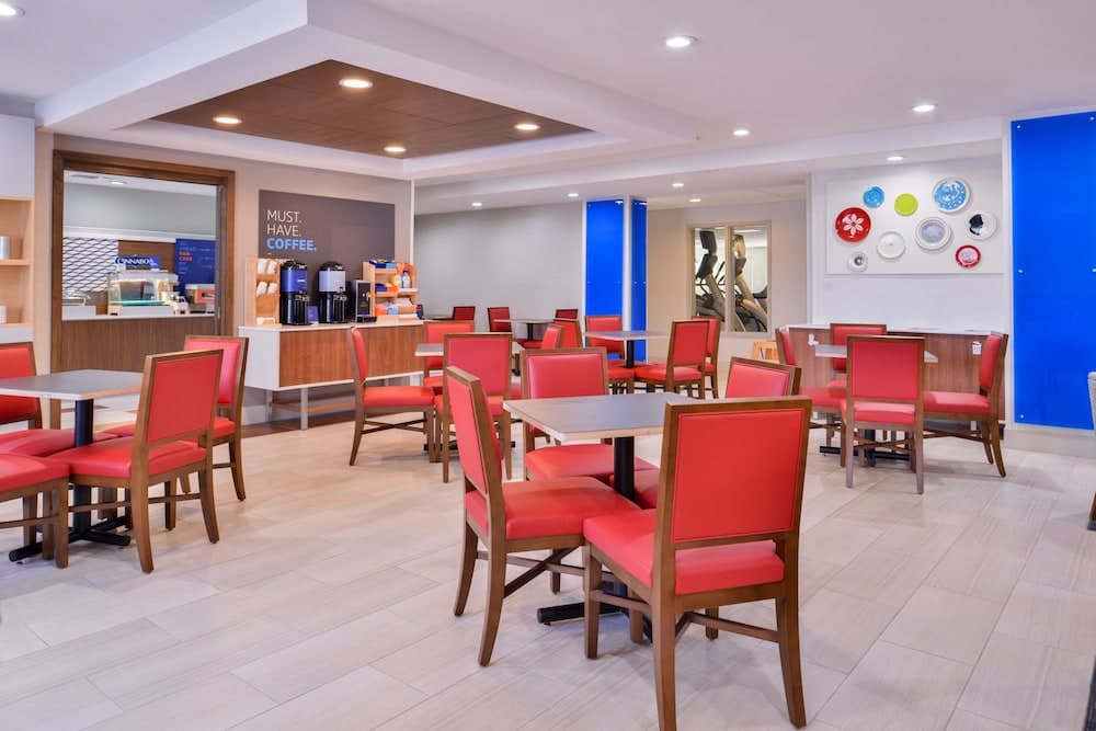 Holiday Inn Express & Suites Selma by IHG