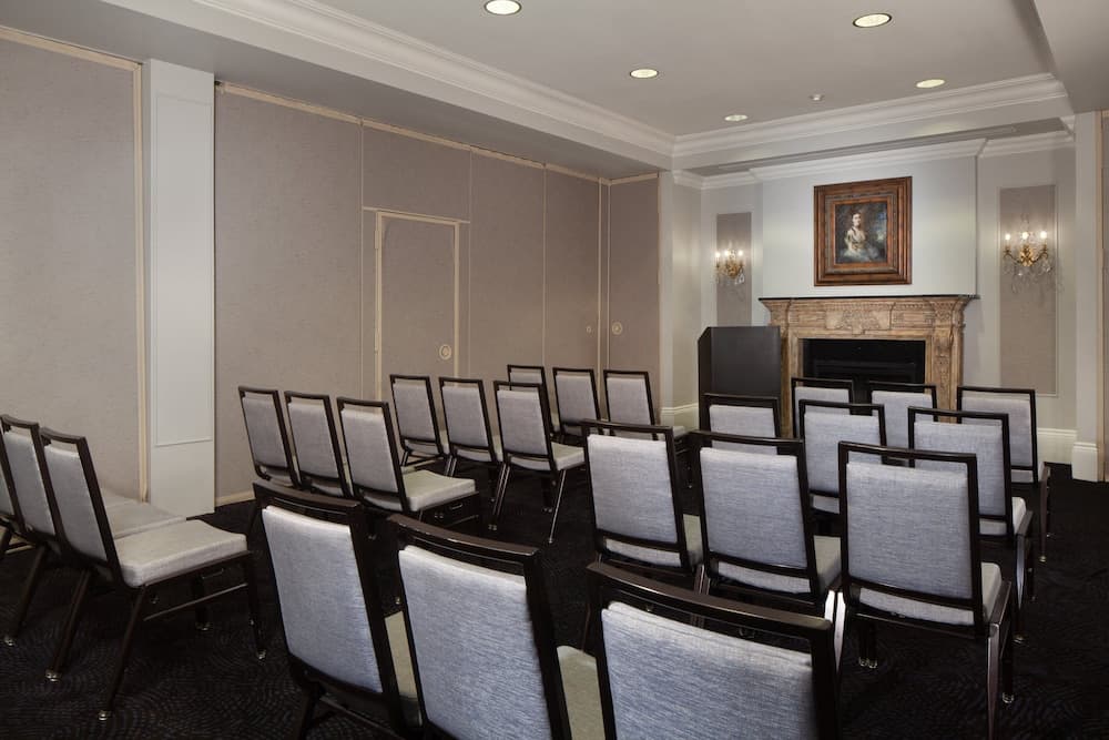 Le Pavillon, New Orleans, a Tribute Portfolio Hotel by Marriott
