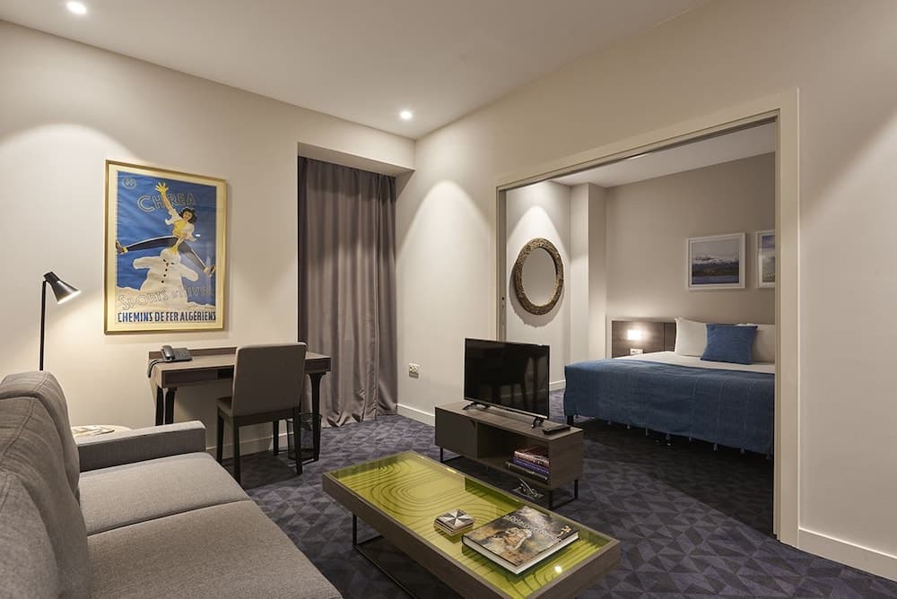 M Suite Hotel