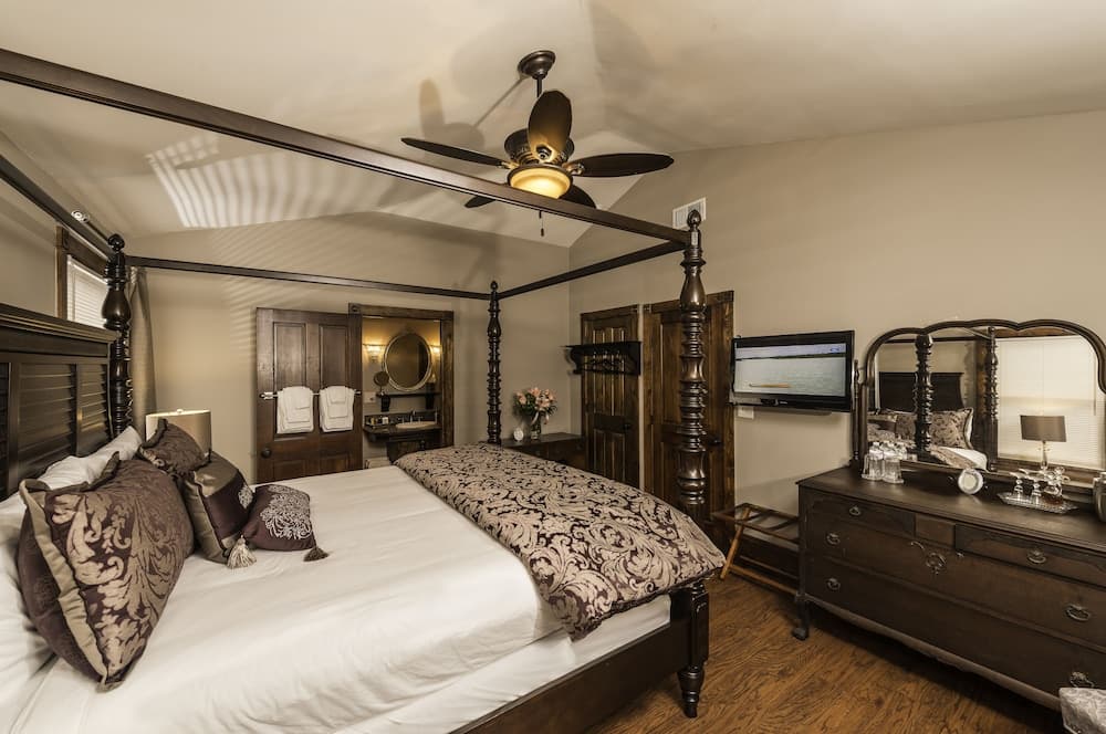 Carriage Way Inn