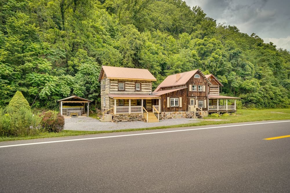 Historic Cabin Retreat ~ 2 Mi to Seneca Rocks!