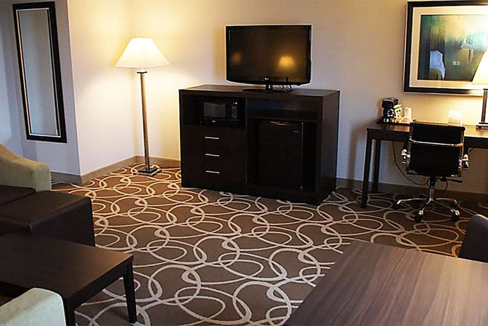 Elimwood Hotel, a Ramada by Wyndham