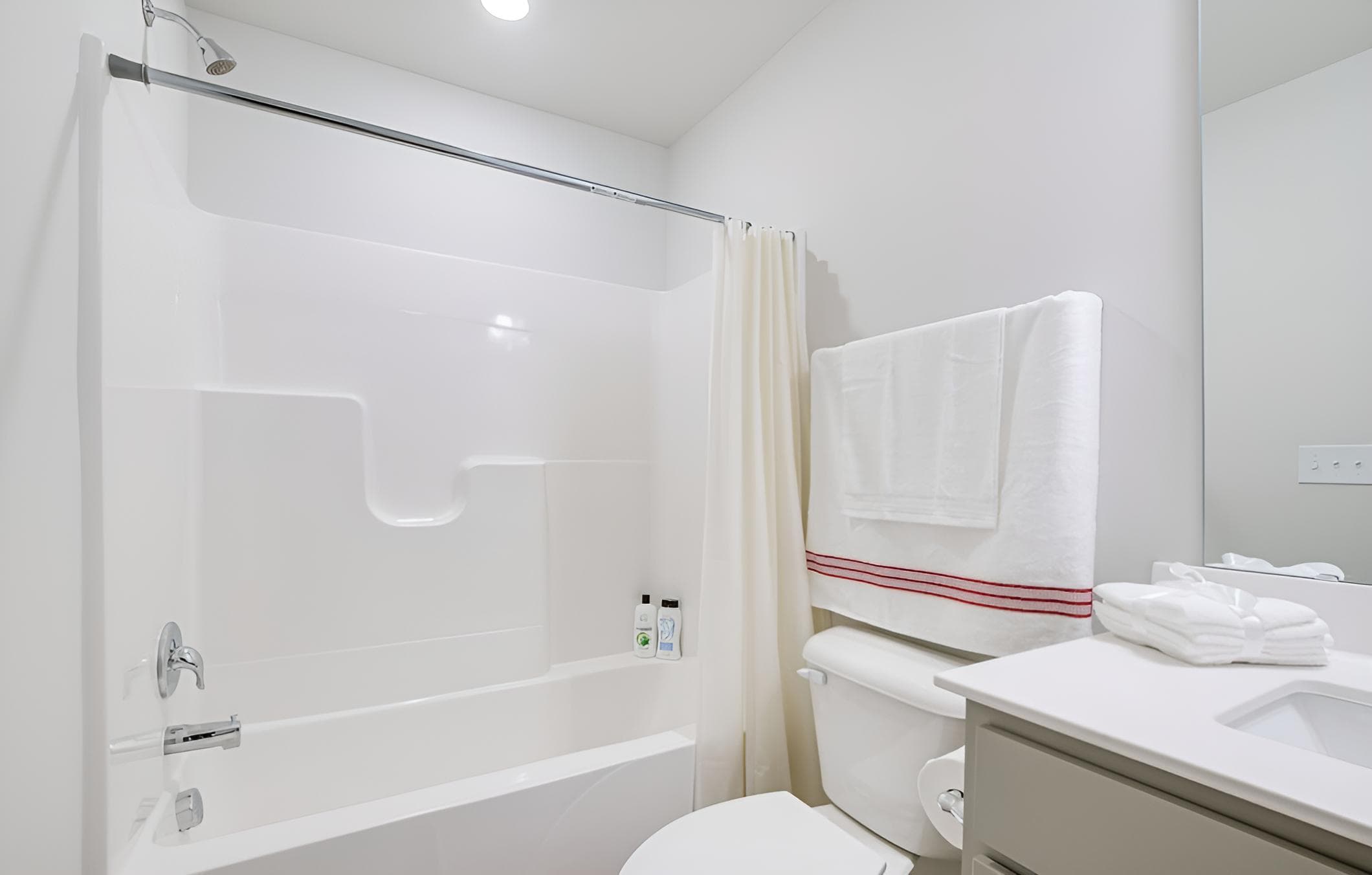 Clayton Townhome ~ 13 Mi to Downtown Raleigh!
