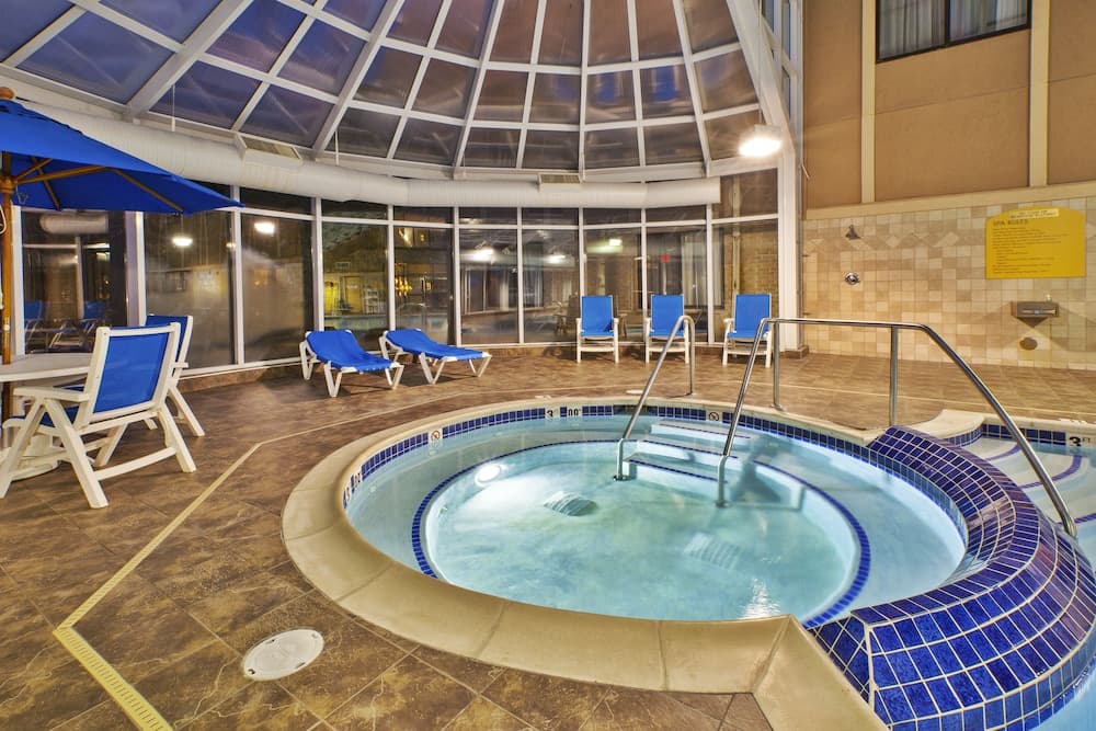 Holiday Inn Express Hotel & Suites Belleville by IHG
