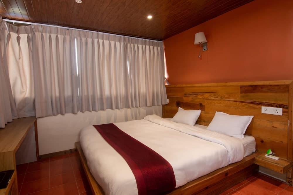 Everest Manla Resort